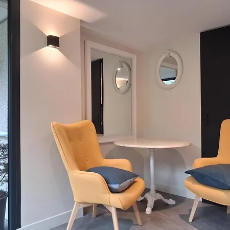 Apartment Renovated 30 M2 Garden Ac&parking