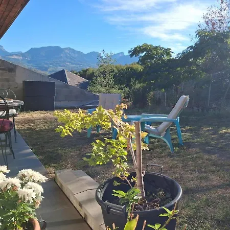 Renovated 30 M2 Garden Ac&parking Apartment
