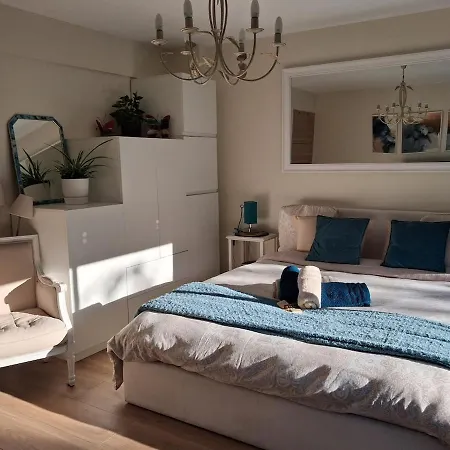 Renovated 30 M2 Garden Ac&parking Apartment